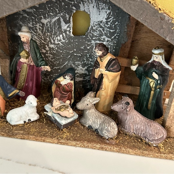 NATIVITY SCENE Simple Rustic Wood Christmas Manger Crèche Scene - Picture 2 of 10